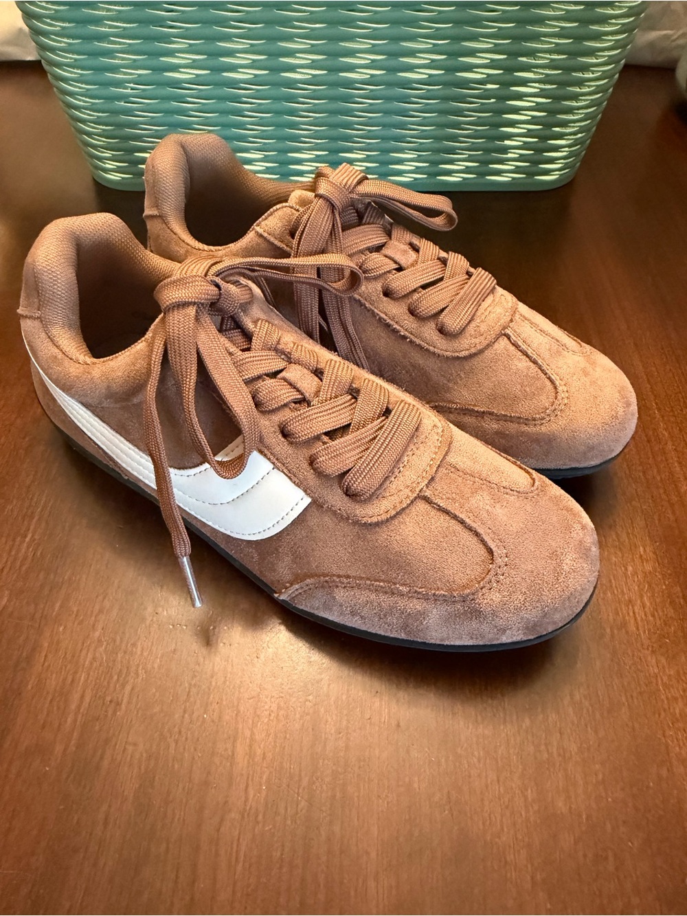 TOP Moda Women’s Suede Sneakers SZ 7.5 Color Brown White